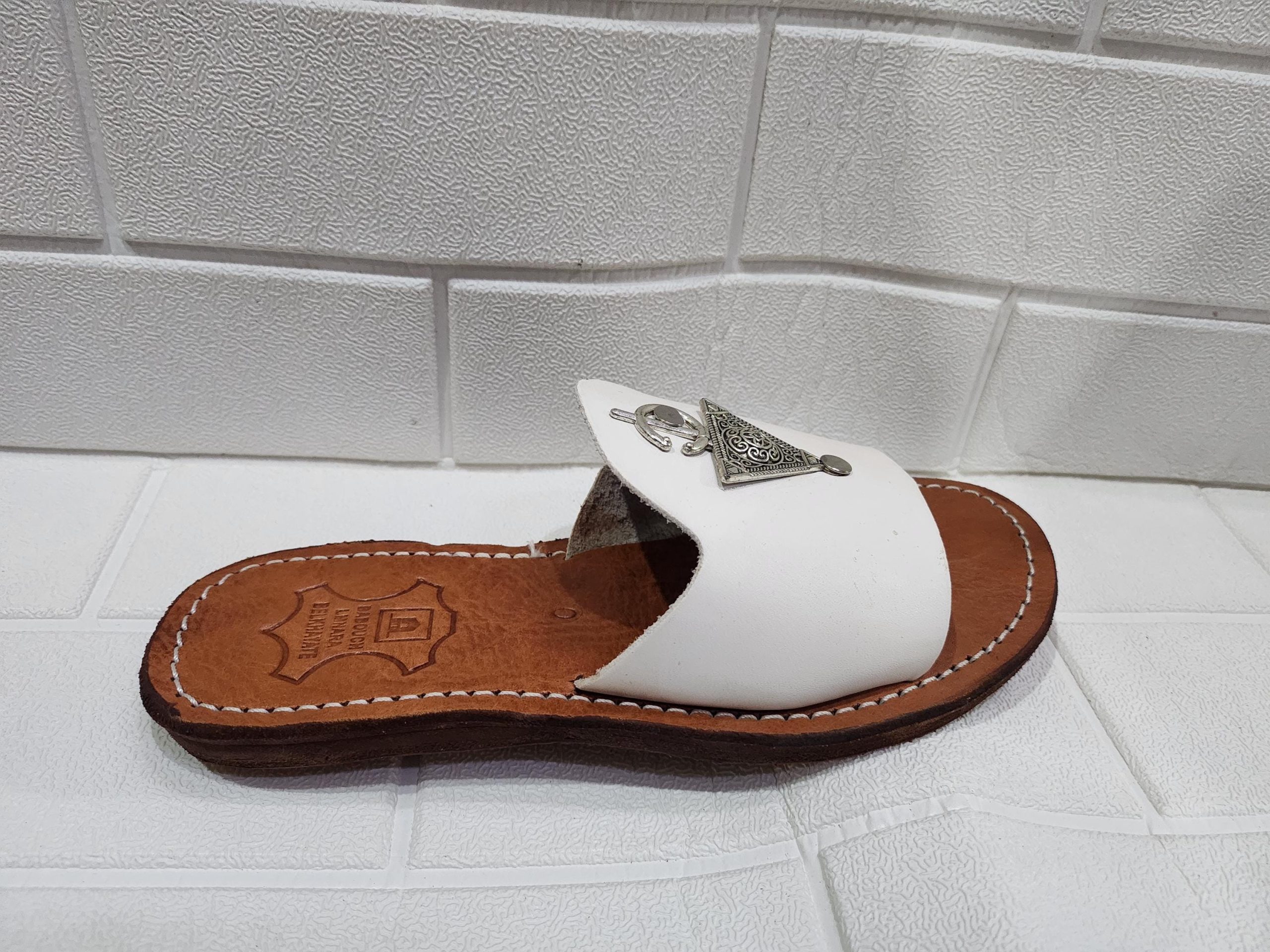 Handmade Moroccan White Leather Sandals – Silver Triangle Decor – Boho Flat Slippers For Women – Comfortable Ethnic Summer Slides – Ar