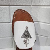 Handmade Moroccan White Leather Sandals – Silver Triangle Decor – Boho Flat Slippers For Women – Comfortable Ethnic Summer Slides – Ar